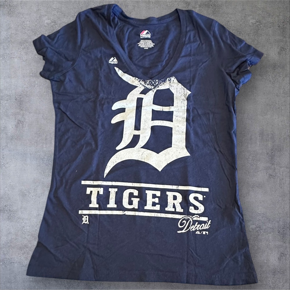 Detroit Tigers Women's L Navy Graphic T-Shirt Majestic MLB Distressed Logo Tee - Picture 1 of 9